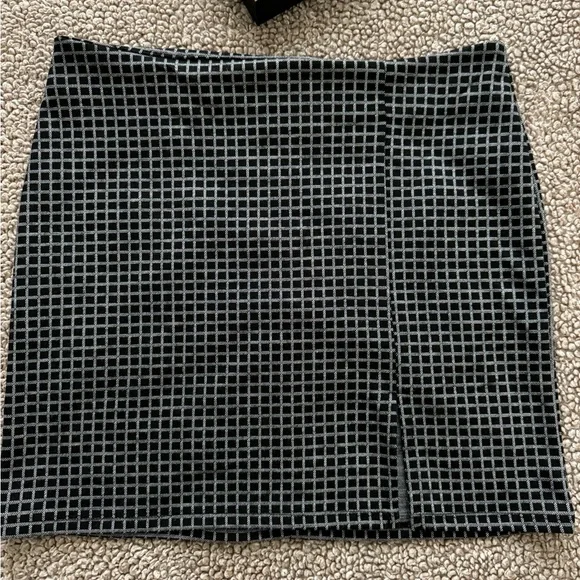 Forever 21 Square Print Mini Skirt - Picture 6 of 6